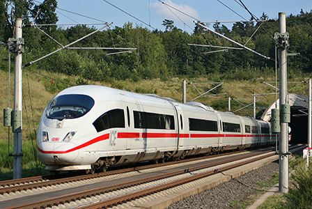 Жертви и над 100 ранени при сблъсък на два влака в Германия